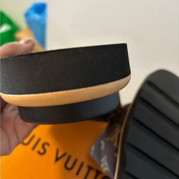 Louis Vuitton mule sandals - Picture 9 of 11